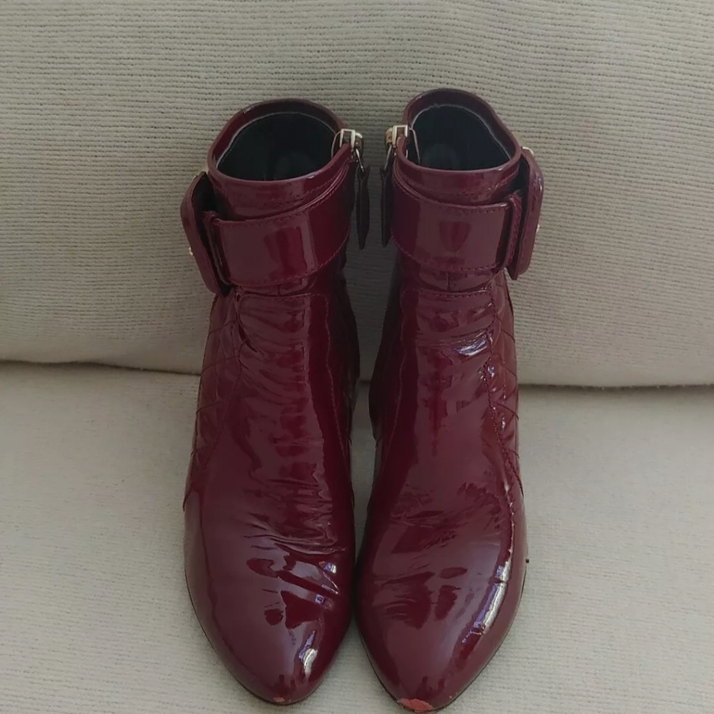 Burberry Quilted Patent Leather Ankle Boots Gold Buckle Maroon 35 1/2 5.5 $900+ - Picture 3 of 9